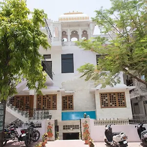 Hotel Oyo 14118 Kalika Palace
